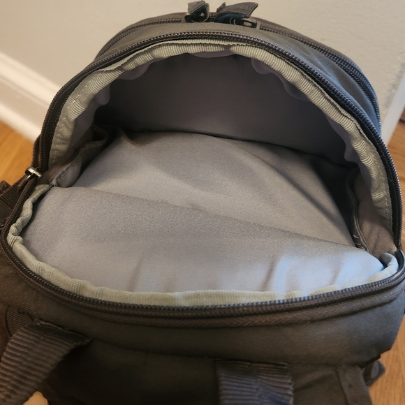 Case Logic Camera Backpack - Picture 3 of 11